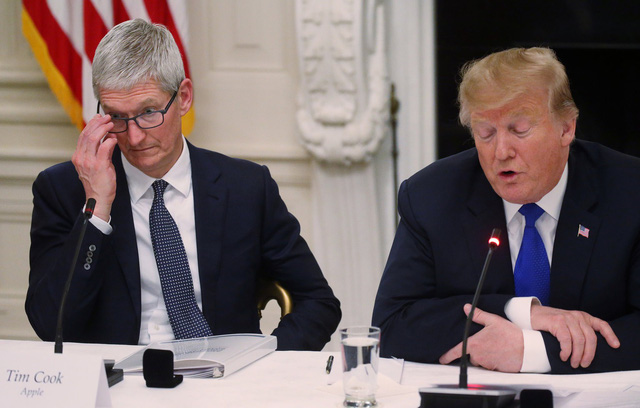 Tổng thống Trump gọi CEO Apple là… Tim Apple - Ảnh 2.