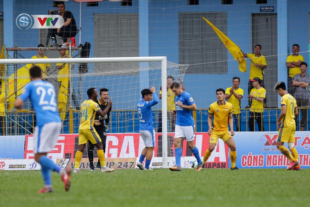 ẢNH: Hải Huy tỏa sáng, Than Quảng Ninh giành chiến thắng đầu tiên tại V.League 2019 - Ảnh 4.