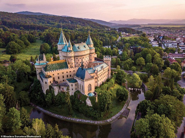 Top 10 lâu đài đẹp nhất mọi thời đại - Ảnh 9.