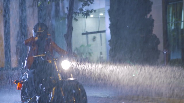 Mối tình đầu của tôi - Tập 46: Đau lòng cảnh Minh Huy nhìn Nam Phong ôm chặt An Chi dưới mưa - Ảnh 3.