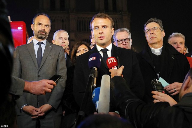 Tổng thống Pháp Emmanuel Macron: Chúng tôi sẽ xây dựng lại Nhà thờ Đức Bà Paris - Ảnh 1.