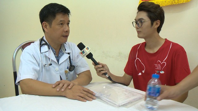 Hơn 1.300 trẻ nhỏ được khám sàng lọc tim miễn phí trong ngày đầu tổ chức khám tại Phú Thọ - Ảnh 7.