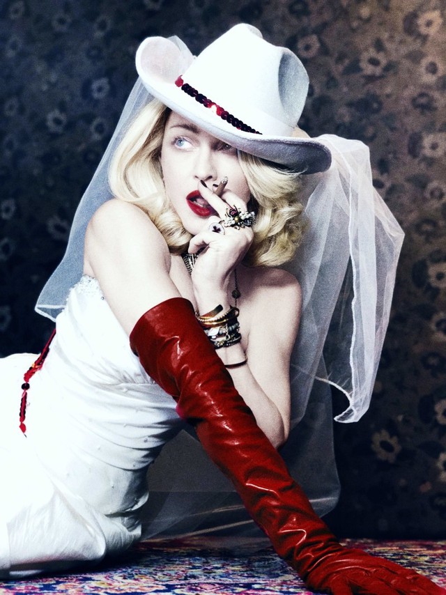 Madonna nhảy cực sung trong MV mới dù đã bước sang tuổi 60 - Ảnh 1.