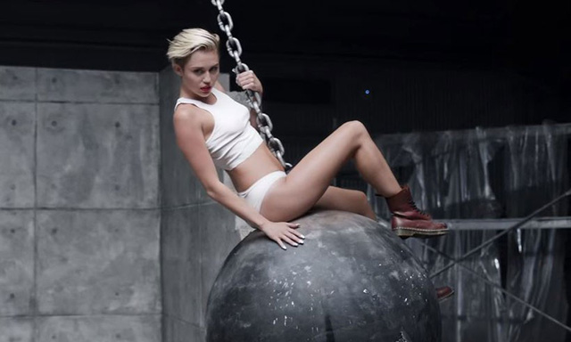 Sau 5 năm, “Wrecking Ball” của Miley Cyrus chính thức cán mốc 1 tỷ lượt xem - Ảnh 1.