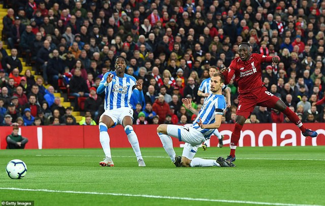 Liverpool 5-0 Huddersfield: Giành lại ngôi đầu - Ảnh 1.
