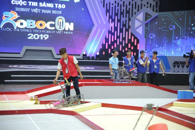 Robocon Việt Nam 2019: Xây dựng bất ngờ vượt qua người anh em Bách khoa - Ảnh 43.