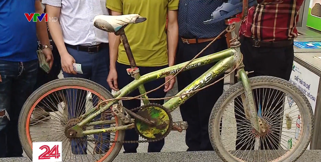 Xe đạp không phanh của cậu bé Sơn La đấu giá được 103 triệu đồng - Ảnh 1.