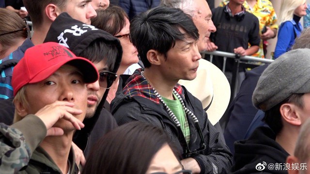 Châu Kiệt Luân bị phát hiện lẫn trong đám đông ngắm vợ tại Cannes - Ảnh 4.