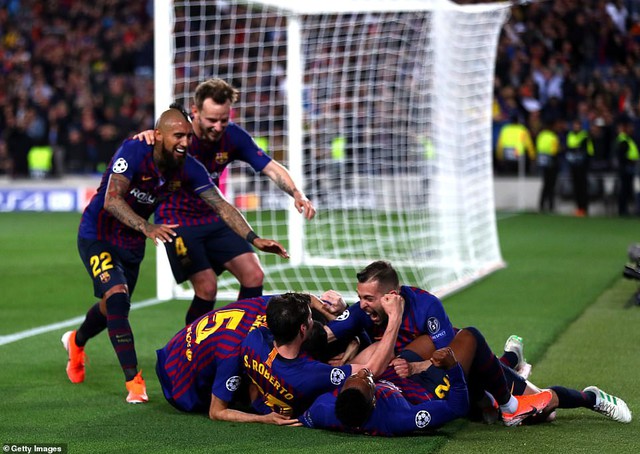 ẢNH: Messi lập siêu phẩm, Barcelona đánh bại Liverpool tại Nou Camp - Ảnh 17.