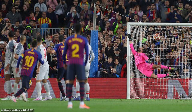 ẢNH: Messi lập siêu phẩm, Barcelona đánh bại Liverpool tại Nou Camp - Ảnh 16.