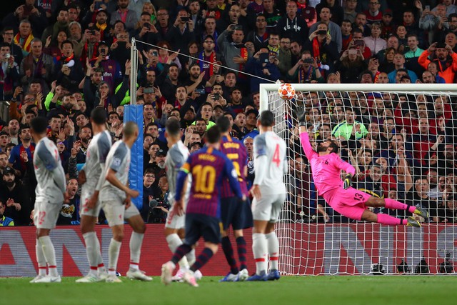 Lập cú đúp bàn thắng vào lưới Liverpool, Messi tạo dấu mốc mới trong màu áo Barcelona - Ảnh 3.