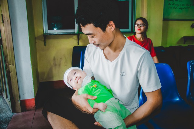 Hơn 2.200 trẻ em tại Ninh Bình được khám sàng lọc tim bẩm sinh miễn phí - Ảnh 12.