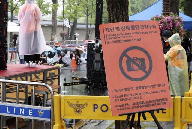 Phụ nữ Hàn Quốc biểu tình vì những bê bối xung quanh Burning Sun - Ảnh 3.