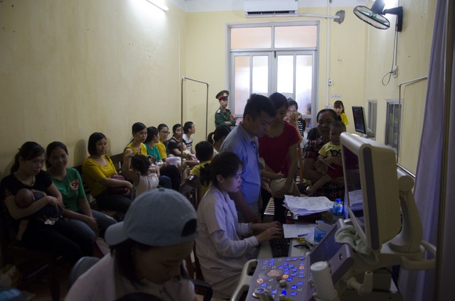 Hơn 2.200 trẻ em tại Ninh Bình được khám sàng lọc tim bẩm sinh miễn phí - Ảnh 19.