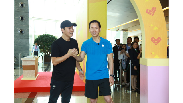Leo 50 tầng, kiếm 3,1 triệu đô la Hong Kong, Lê Minh khiến khán giả ngưỡng mộ - Ảnh 1.