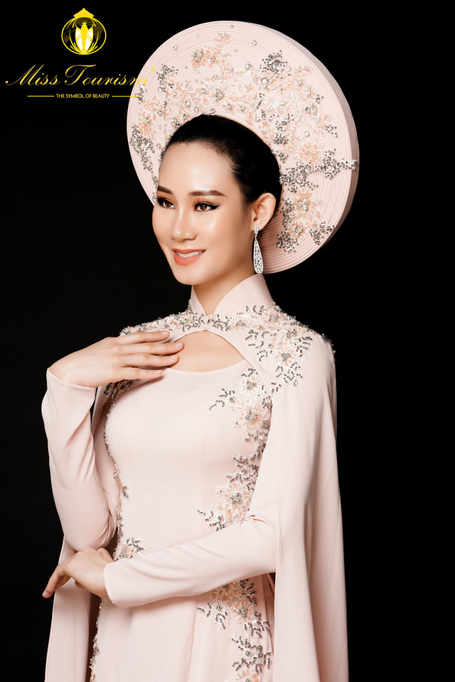 Cận cảnh chiếc áo dài người đẹp Phạm Lan Anh tranh tài tại cuộc thi Hoa hậu Du lịch Thế giới 2019 - Ảnh 1.