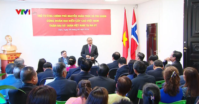 Thủ tướng Nguyễn Xuân Phúc gặp cộng đồng người Việt Nam tại Na Uy - Ảnh 1.