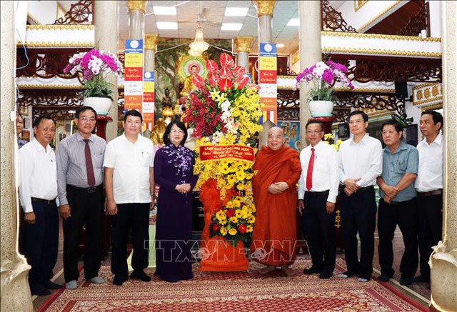 Phó Chủ tịch nước Đặng Thị Ngọc Thịnh chúc mừng lễ Phật Đản - Ảnh 1.