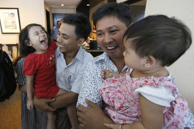 Myanmar trả tự do cho 2 phóng viên Reuters - Ảnh 9.