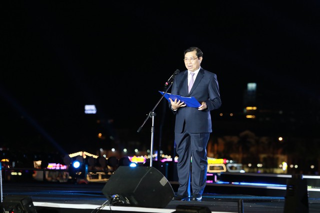 Những khoảnh khắc đáng nhớ trong đêm khai mạc Lễ hội Pháo hoa quốc tế Đà Nẵng 2019 - Ảnh 1.