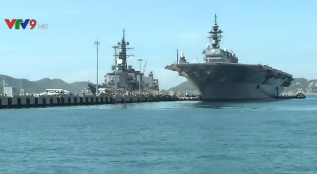 Hai tàu hộ vệ trực thăng của Nhật Bản thăm cảng quốc tế Cam Ranh - Ảnh 1.