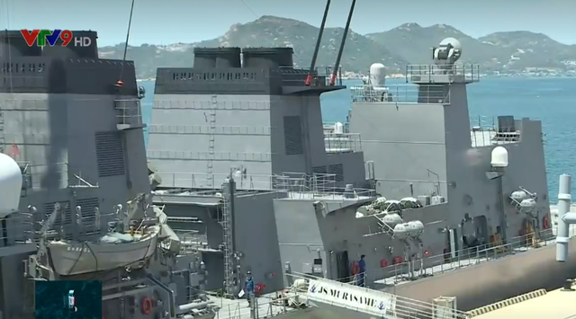 Hai tàu hộ vệ trực thăng của Nhật Bản thăm cảng quốc tế Cam Ranh - Ảnh 3.