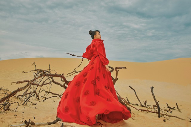 Hoa hậu Hằng Nguyễn cá tính trong bộ ảnh thời trang tại đồi cát Phan Thiết - Ảnh 9.
