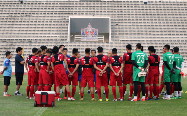 Buổi tập đầu tiên của ĐT Việt Nam tại Buriram: Khởi động nhẹ nhàng cho Kings Cup 2019 - Ảnh 1.