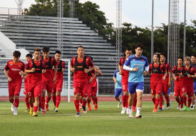 Buổi tập đầu tiên của ĐT Việt Nam tại Buriram: Khởi động nhẹ nhàng cho Kings Cup 2019 - Ảnh 6.