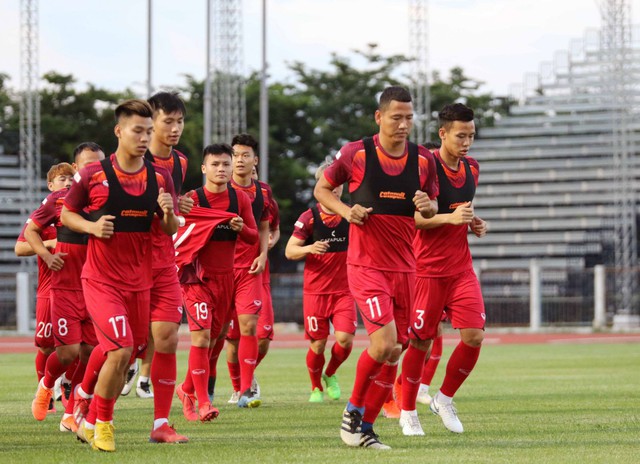 Buổi tập đầu tiên của ĐT Việt Nam tại Buriram: Khởi động nhẹ nhàng cho Kings Cup 2019 - Ảnh 7.