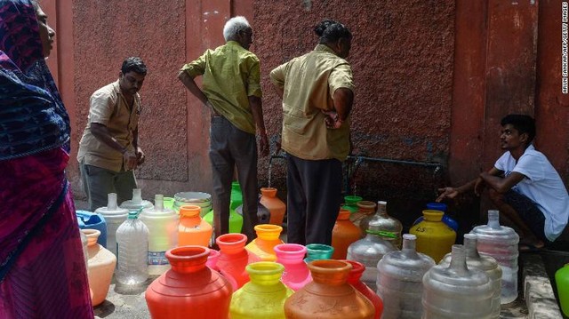 Thành phố lớn thứ 6 của Ấn Độ đối mặt với tình trạng khan hiếm nước trầm trọng - Ảnh 2.