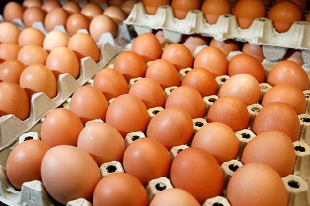 Các siêu thị giảm giá trứng gia cầm - Ảnh 1.