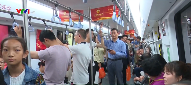 Trung Quốc thử nghiệm tàu điện ngầm dưới sông Hoàng Hà - Ảnh 1.
