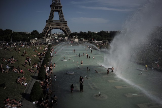 Pháp đóng cửa 4.000 trường học vì nắng nóng - Ảnh 5.