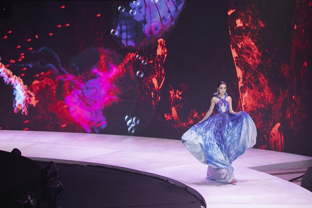 Hoa hậu Tường Linh được khen nức nở với cú xoay 360 độ trong show thời trang - Ảnh 2.