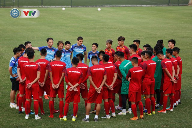 U23 Việt Nam có ngày đầu tiên tập luyện đầy đủ quân số - Ảnh 3.