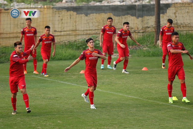 U23 Việt Nam có ngày đầu tiên tập luyện đầy đủ quân số - Ảnh 8.
