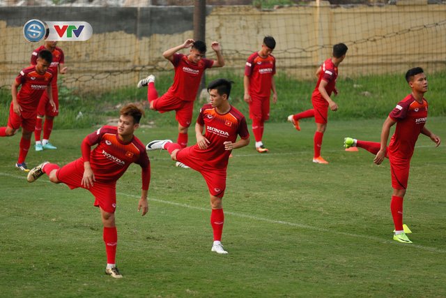 U23 Việt Nam có ngày đầu tiên tập luyện đầy đủ quân số - Ảnh 9.