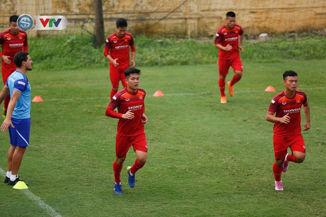 U23 Việt Nam có ngày đầu tiên tập luyện đầy đủ quân số - Ảnh 7.