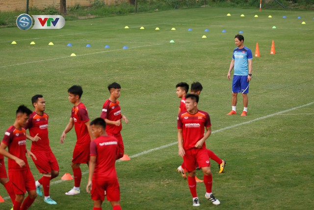 U23 Việt Nam có ngày đầu tiên tập luyện đầy đủ quân số - Ảnh 1.