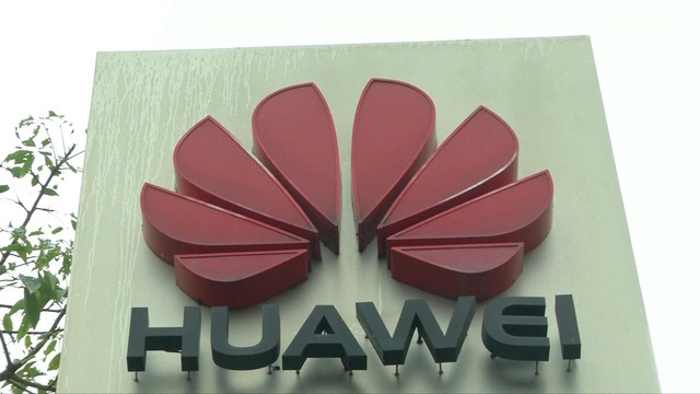 Foxconn tạm dừng dây chuyền sản xuất một số điện thoại Huawei - Ảnh 1.
