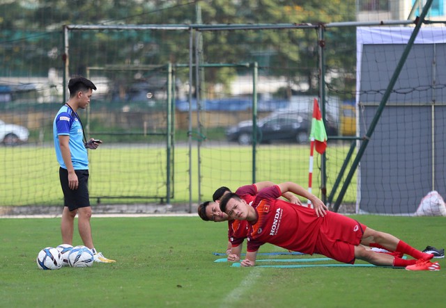 U23 Việt Nam miệt mài tập luyện chờ ngày đọ sức U23 Myanmar - Ảnh 2.