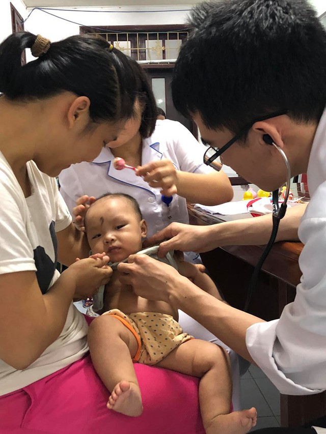 Gần 1.900 trẻ em ở Tuyên Quang được khám sàng lọc tim bẩm sinh miễn phí - Ảnh 1.