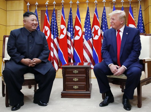Những hình ảnh ấn tượng từ cuộc gặp lịch sử giữa Trump - Kim tại DMZ - Ảnh 12.