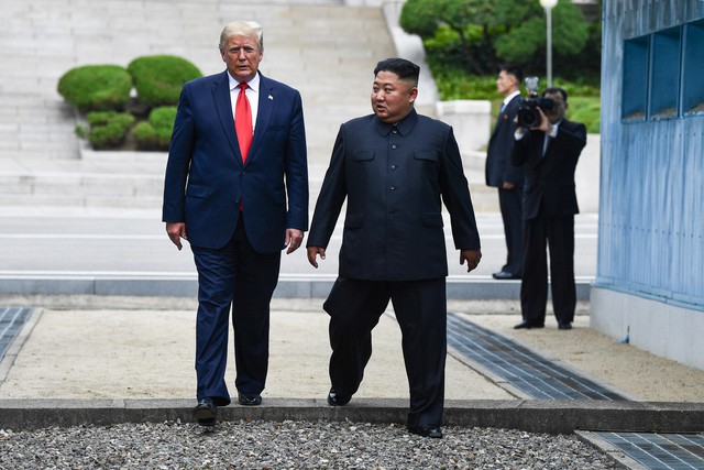 Những hình ảnh ấn tượng từ cuộc gặp lịch sử giữa Trump - Kim tại DMZ - Ảnh 5.