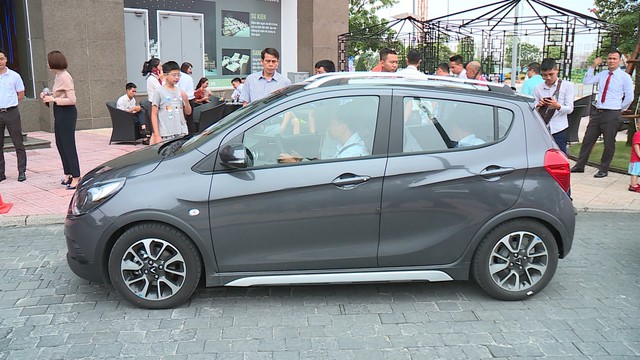 Hàng nghìn khách hàng đăng ký lái thử ô tô Fadil của VinFast - Ảnh 1.
