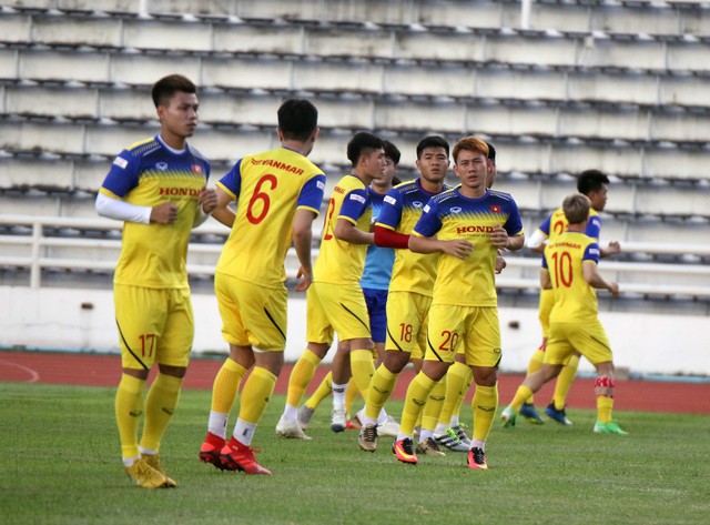 ĐT Việt Nam tập nhẹ, sẵn sàng cho trận chung kết Kings Cup 2019 gặp ĐT Curacao - Ảnh 1.