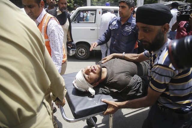 Tai nạn xe bus thảm khốc ở Ấn Độ, ít nhất 35 người thiệt mạng - Ảnh 2.