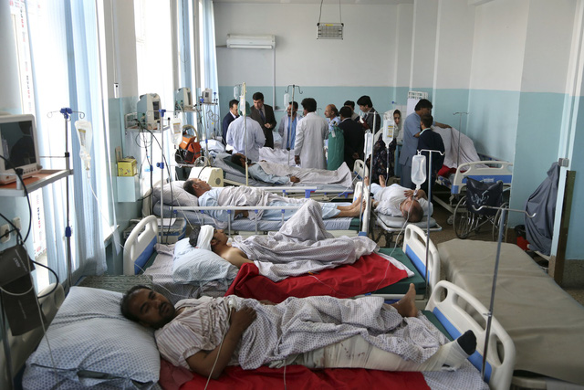 Đánh bom gần Đại sứ quản Mỹ tại Afghanistan, ít nhất 34 người thiệt mạng - Ảnh 4.
