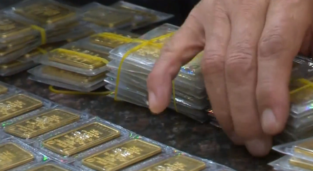 Giá vàng trong nước bật tăng mạnh 450.000 đồng - Ảnh 1.